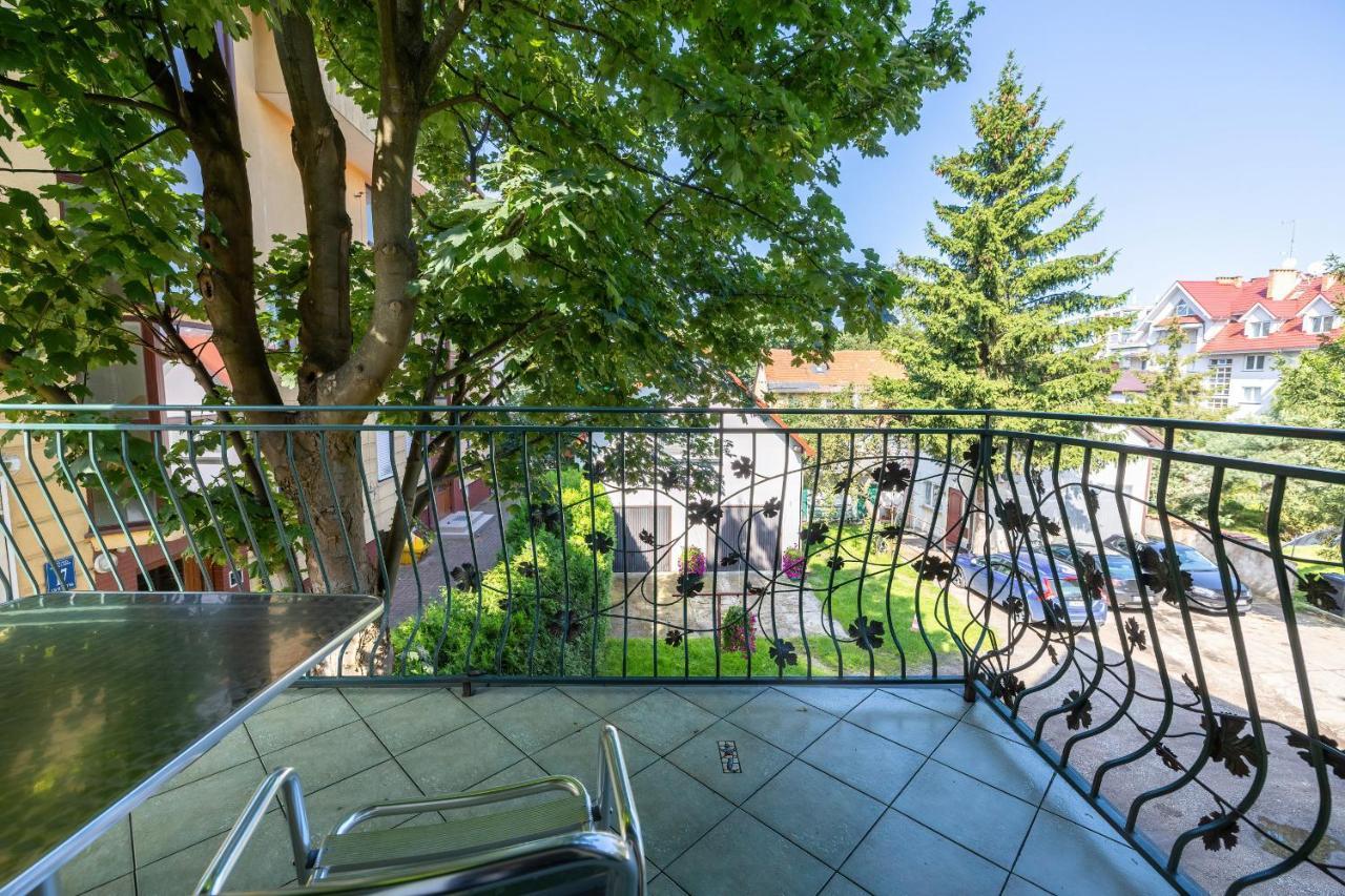 Bright & Spacious Family Apartment In Miedzyzdroje With Parking And 3 Balconies By Noclegi Renters Extérieur photo