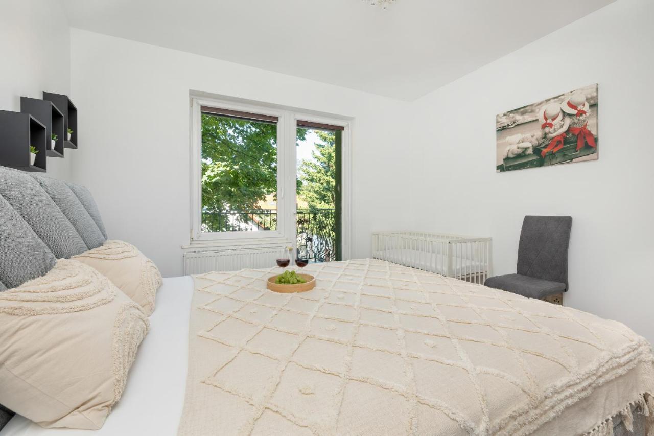 Bright & Spacious Family Apartment In Miedzyzdroje With Parking And 3 Balconies By Noclegi Renters Extérieur photo