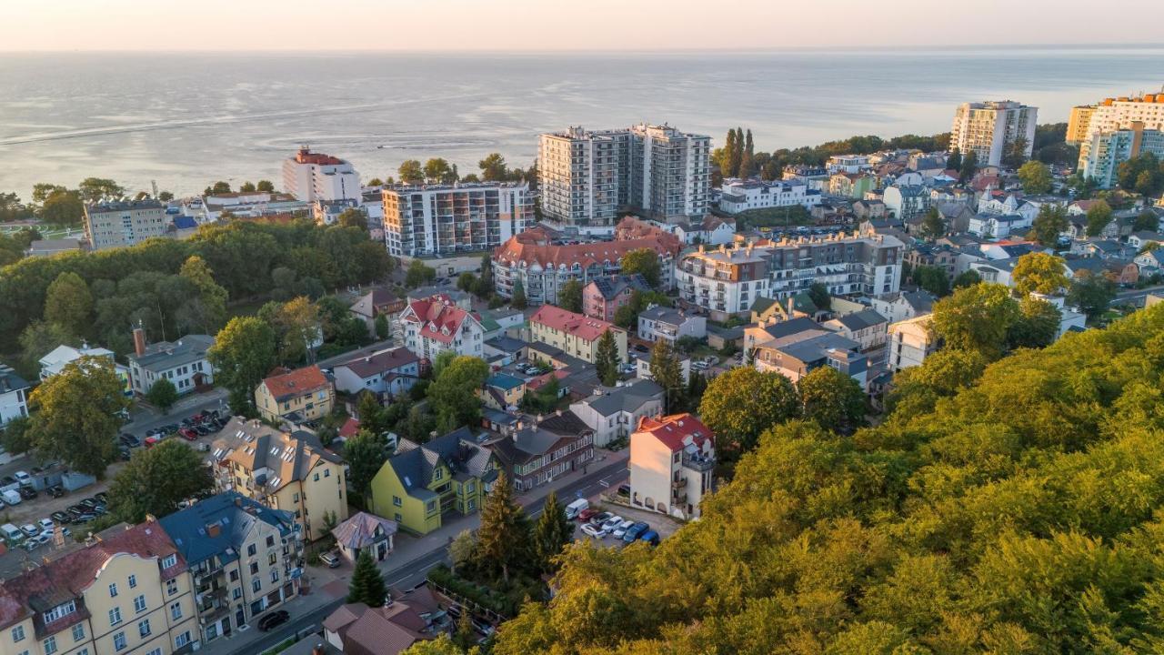 Bright & Spacious Family Apartment In Miedzyzdroje With Parking And 3 Balconies By Noclegi Renters Extérieur photo